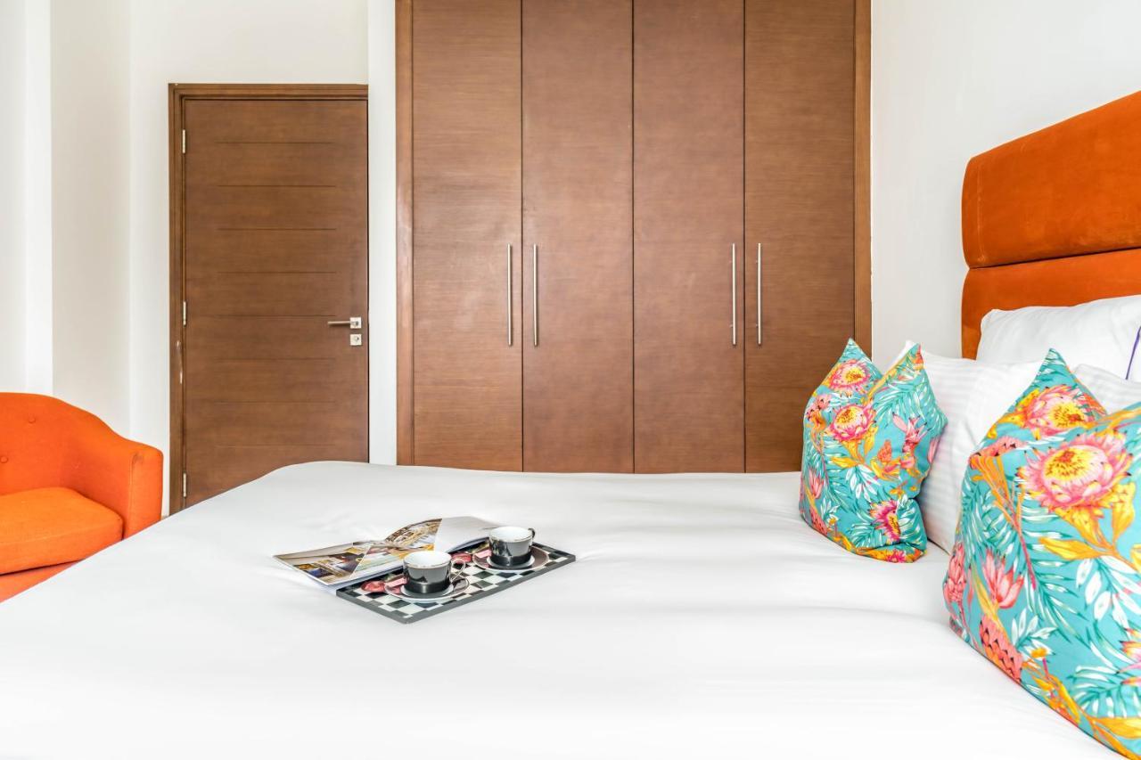 Dream Inn Apartments- West Wharf Tower Canal View Дубай Екстериор снимка