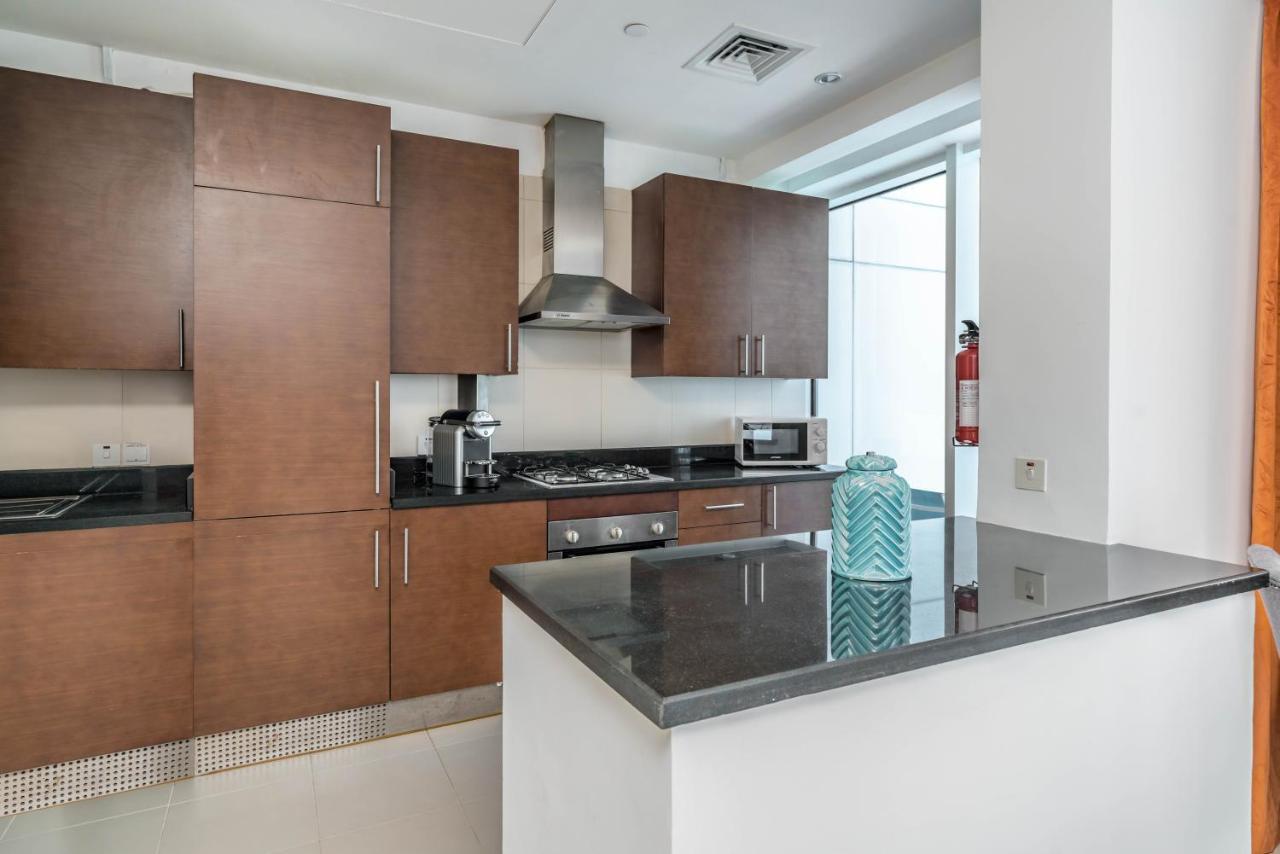 Dream Inn Apartments- West Wharf Tower Canal View Дубай Екстериор снимка