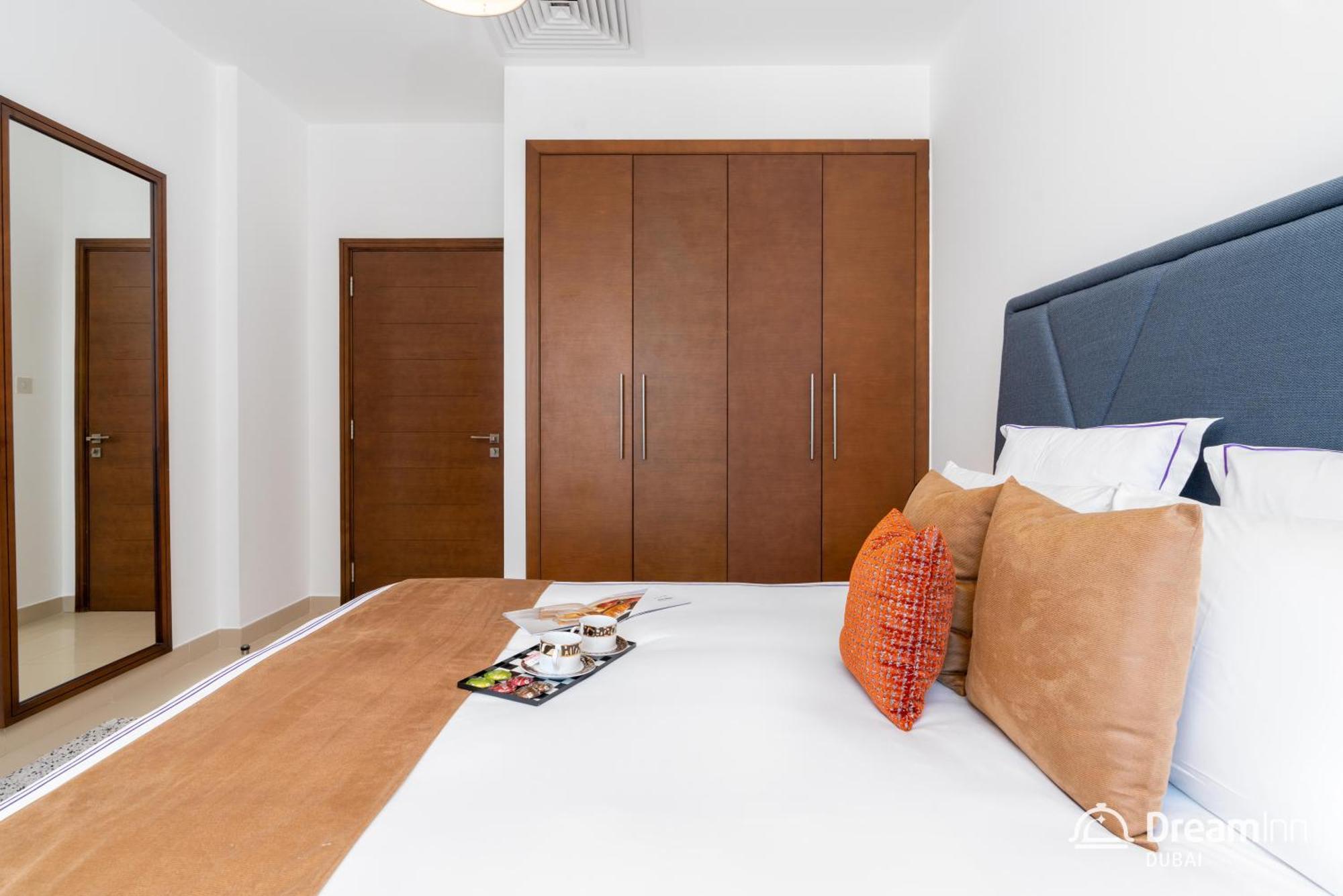Dream Inn Apartments- West Wharf Tower Canal View Дубай Екстериор снимка
